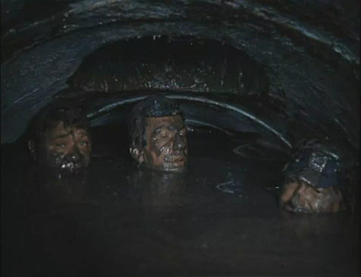 Джентльмены удачи в цистерне. А говорил порожняком пойдем. Джентльмены удачи побег. Джентльмены удачи цемент. Джентльмены удачи в цистерне.