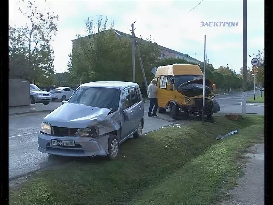 Маз 206 краснодар. Автобус варениковская крымск 101. Маз 123. Солдатский привал в ст варениковской краснодарского. Автобус варениковская крымск 101.