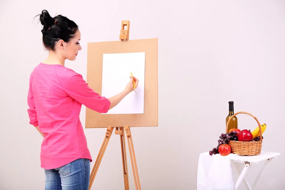 Did you paint a picture. Подарки женщине художнику. Woman doing Painting. Do Painting. Woman is Painting her Life.