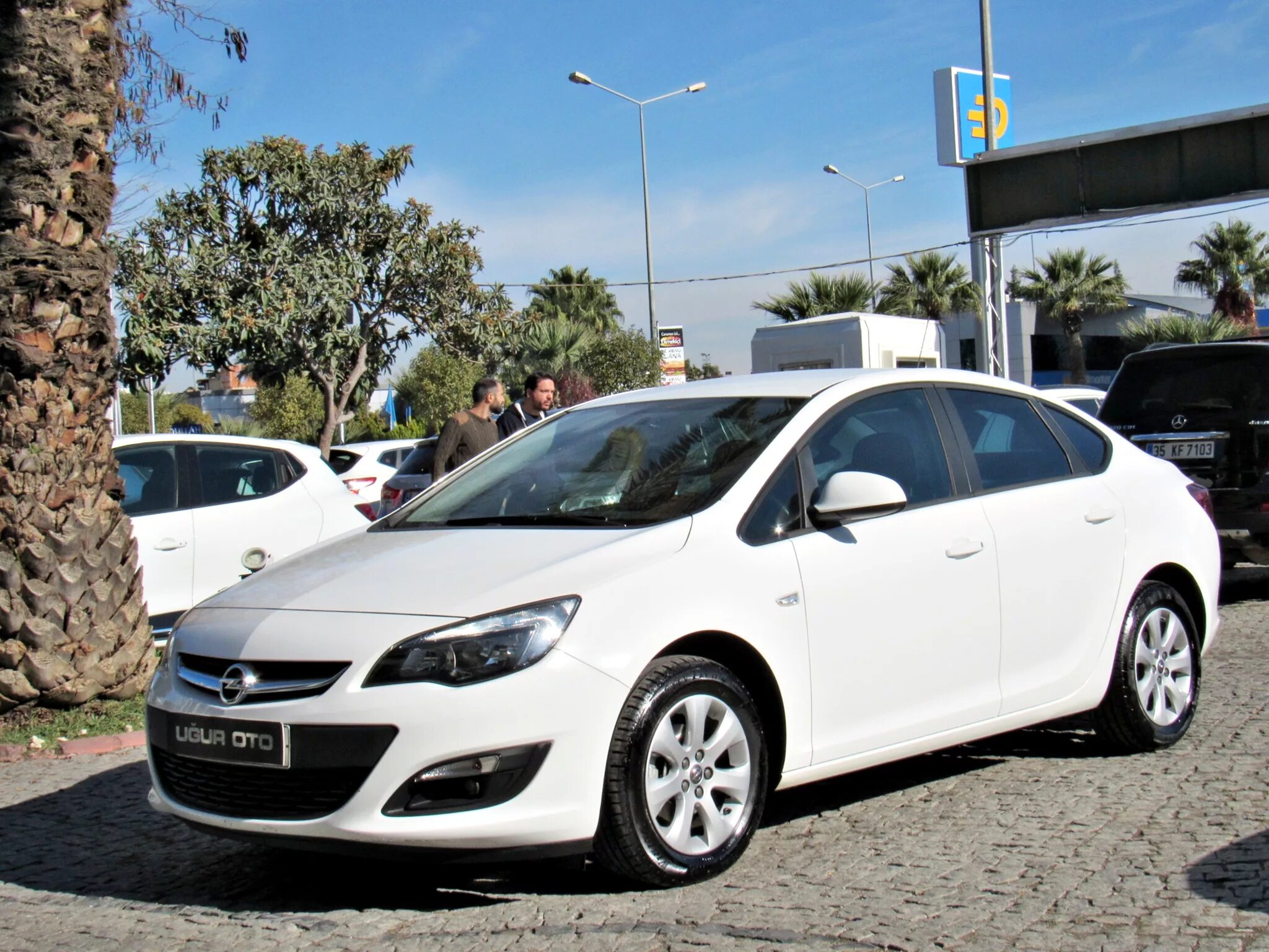 Astra edition. Opel astra sedan 2016. opel astra 2016 седан. opel astra 2016 белая седан.
