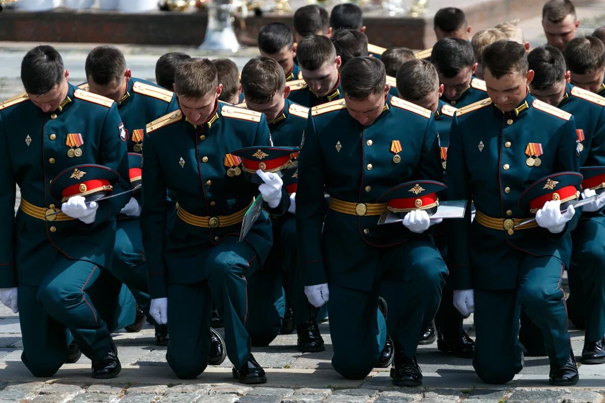 Военные организации москвы. Курсанты военного университета Министерства обороны РФ. Военный университет Минобороны РФ курсанты. Выпускной в военном университете Министерства обороны РФ. Парадная форма курсантов Академии Министерства обороны.