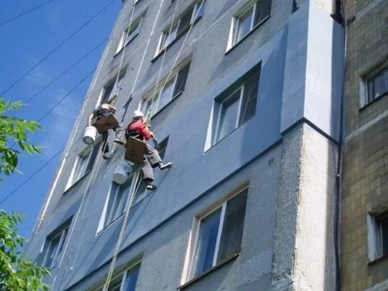 Промышленный альпинизм. Утепление фасада многоэтажного дома. Крепление фасадных альпинистов. Утепление фасада альпинистами. Покраска ремонт фасада