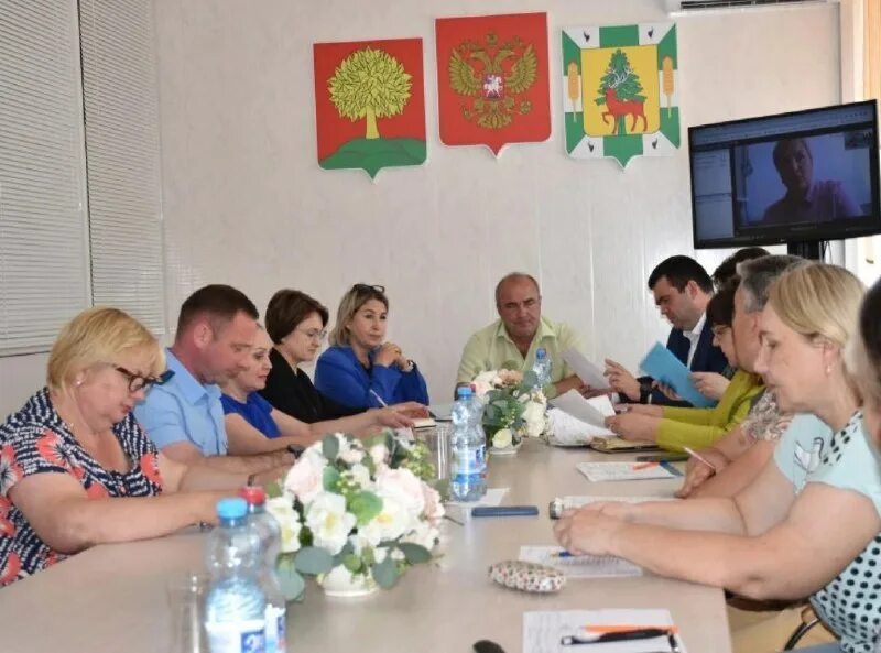 Администрация городского округа город елец. Купцов александр анатольевич елец. Лида полосина елец. Мфц елец сотрудники. Депутаты города ельца.