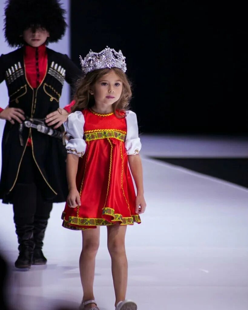 модельное агентство новосибирск для детей. модный показ дети. детское модельное агентство в новосибирске. модный показ детской одежды. модельное агентство новосибирск для детей.