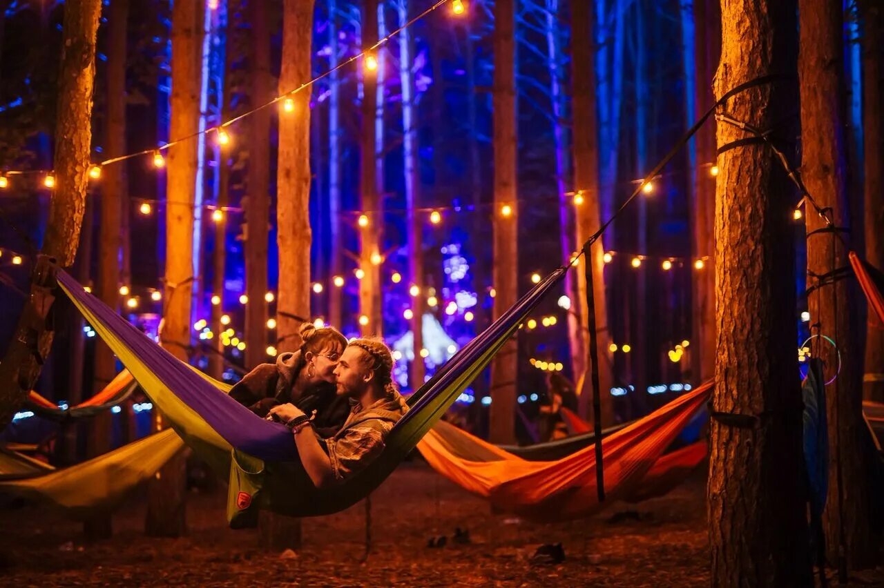 Natural events. Фестиваль Electric Forest. Сцена в лесу. Вечеринка в лесу. Фестиваль в лесу.