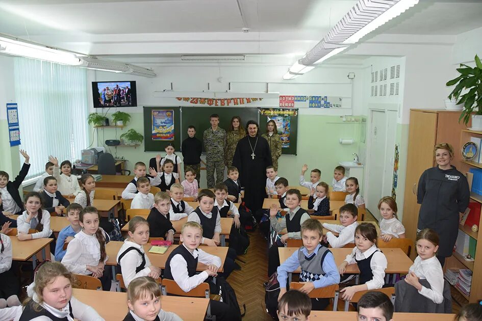 школа 17 моу сош подольск. уроки 17 школы. уроки 17 школы. уроки 17 школы. фото=и школы номер 9 когда были каникулы тусовка в столовой.