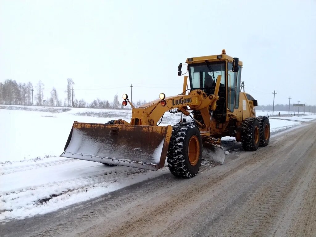 Работа автогрейдер вакансии. Автогрейдер колесный sem 919. Грейдер ГС 14.02 расчистке снега. Грейдер снег. Автогрейдер уборка снега.