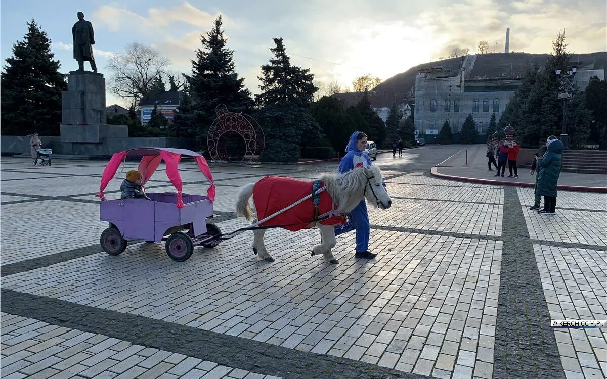 Отправились погулять. Фото на улице 2023. С новым годом 2023 прогулка. Жизнь на улице.