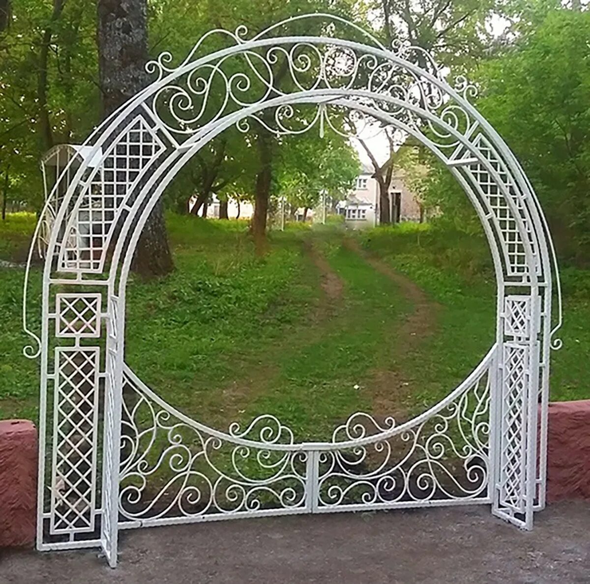 Арка металлическая. Металлическая арка для свадьбы. Кованная Свадебная арка. Арка металлическая декоративная.
