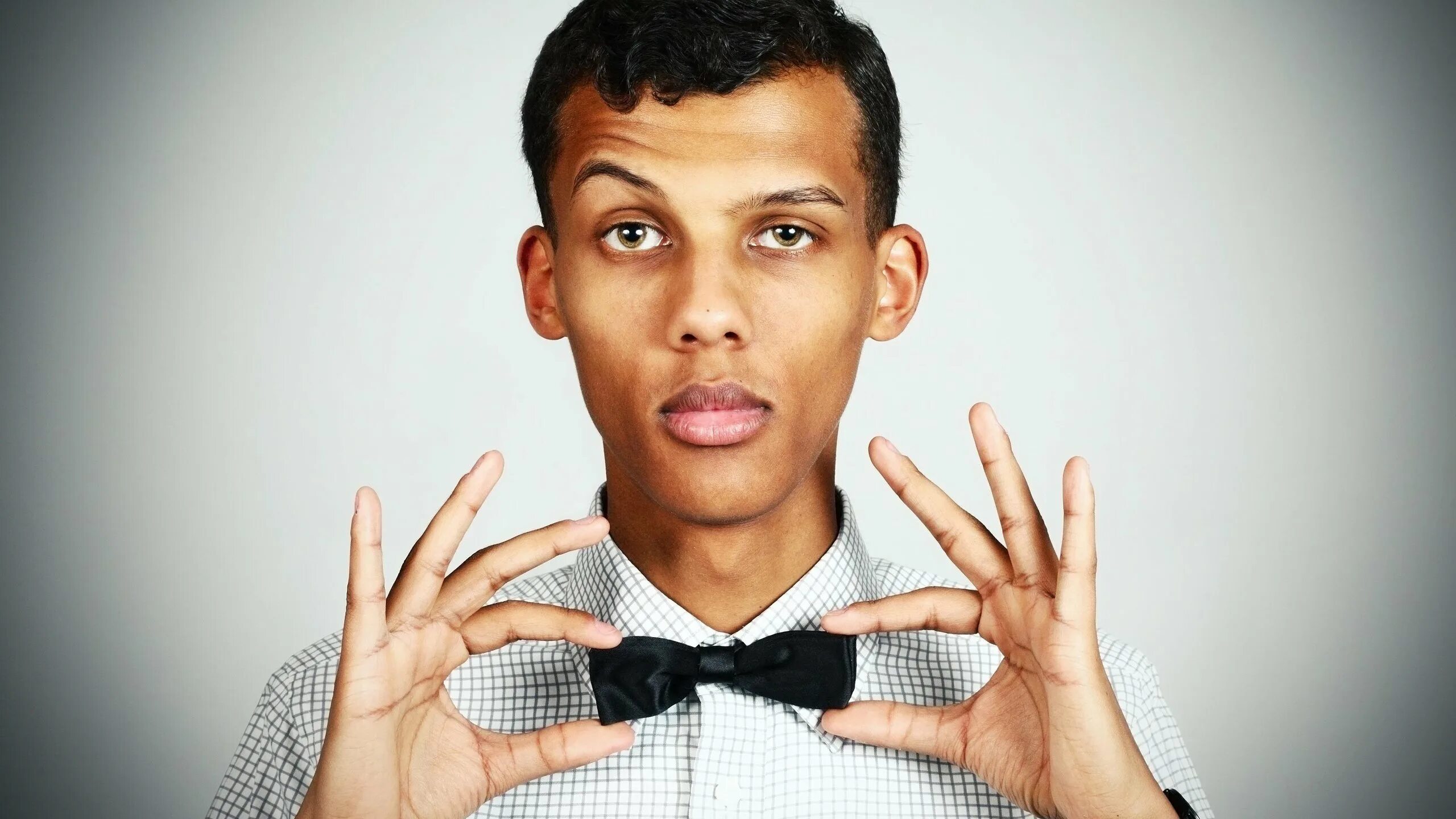 Француз песнь. Стром певец. Stromae. Стромае формидабле. Стромае папа.