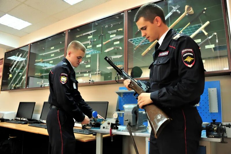 Полиция какое учреждение. Профессиональная подготовка полицейских. Полиция подготовка. Специальные средства ОВД. Специальная техника МВД.