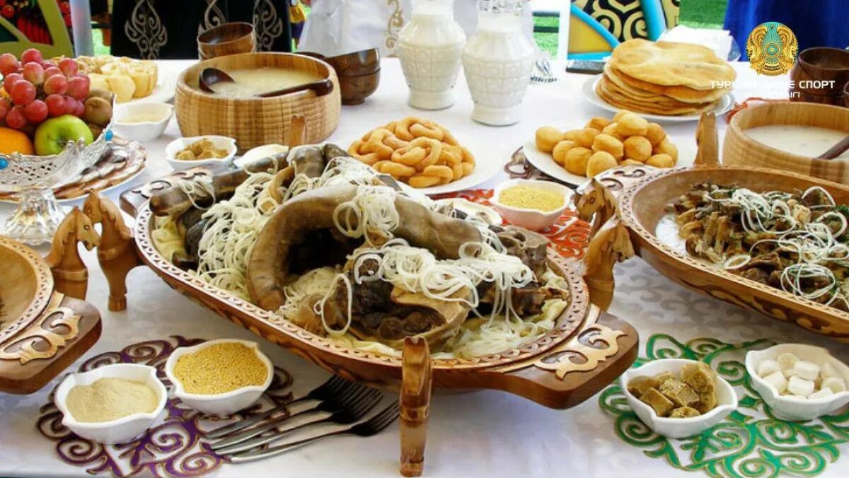 Бешбармак с шужук. Национальное блюдо казахов. Национальная кухня казахов. Казахское национальное блюдо бешбармак. Девзира osh.
