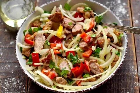 Салат с мясом свинины и морковью