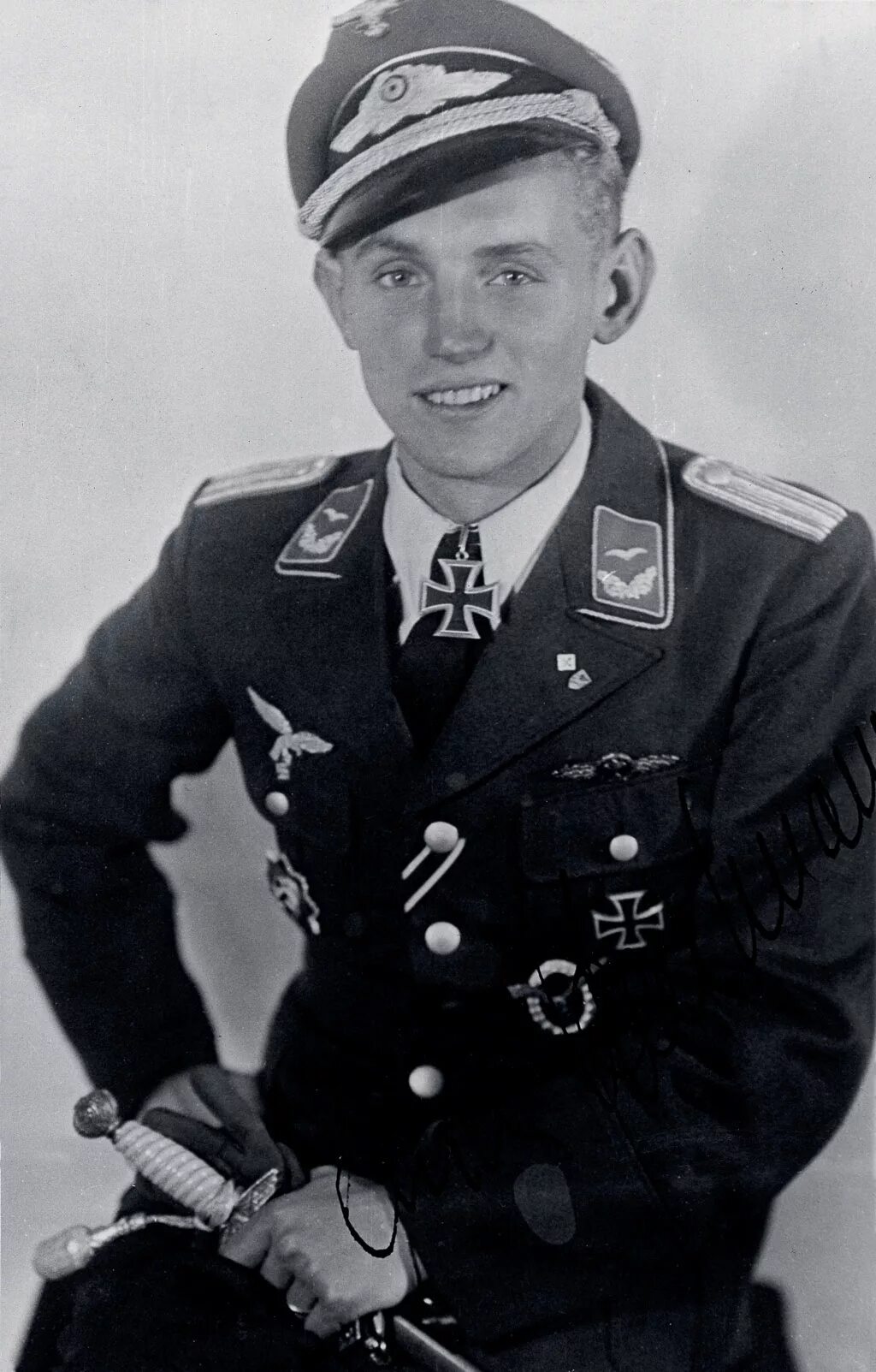 Самые великие немцы. Пилот Люфтваффе Эрих Хартманн. Немецкий летчик Эрих Хартманн.