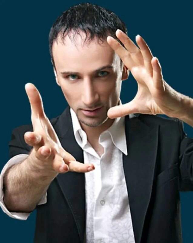 Движение рук гипнотизера 5 букв. Движение рук гипнотизера 5 букв. Раскраска гипнотизер. Обман зрения гипноз. Иллюзия движения.