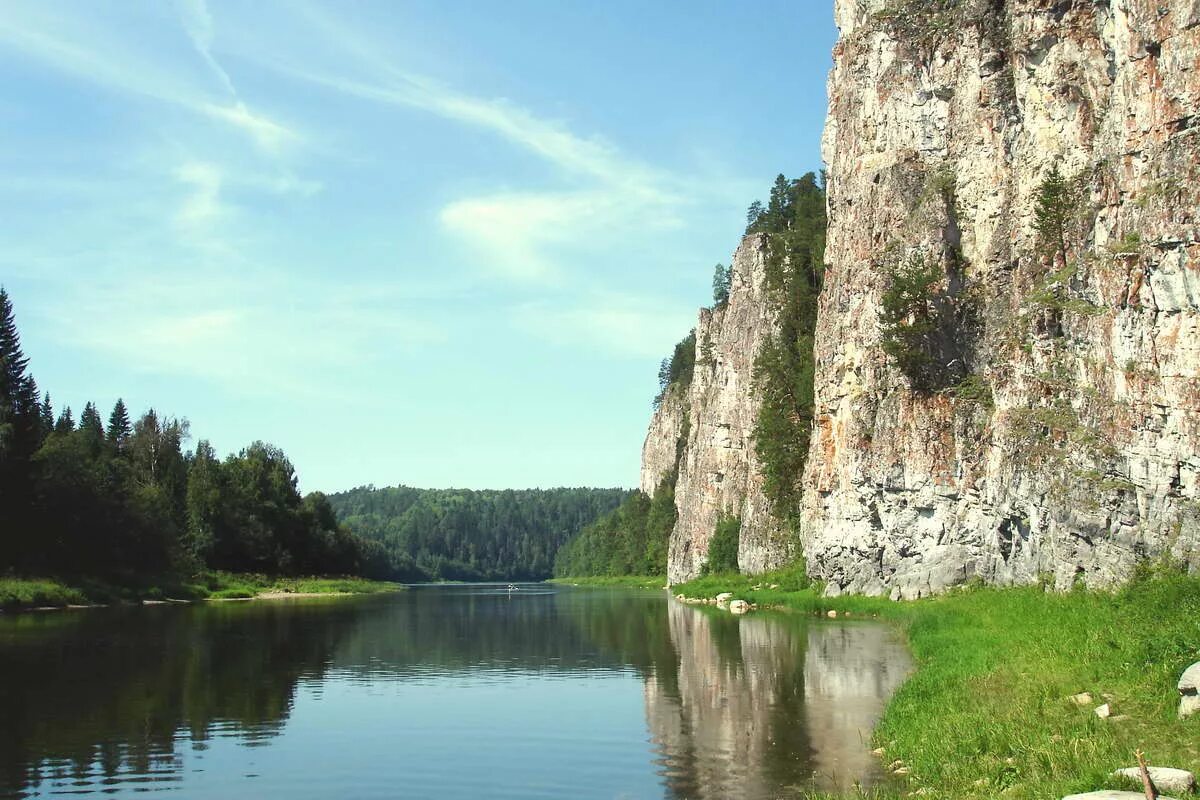 Река Чусовая Урал. Река берег Чусовая. Река Сылва Свердловская область. Слободской камень река Чусовая.