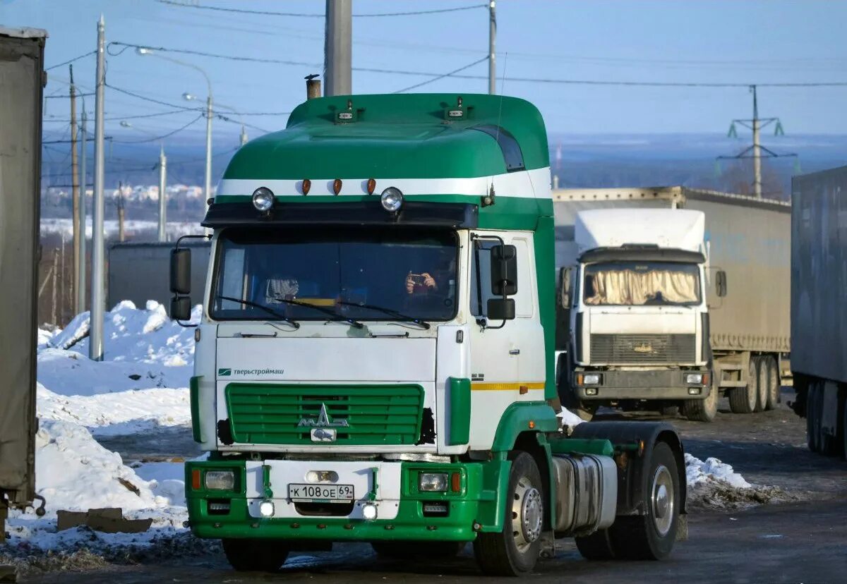 Маз 61d205. Маз 6422 дальнобой. Маз 5432 тягач. Маз 5432 дальнобойщики. Маз 5440 шаланда.