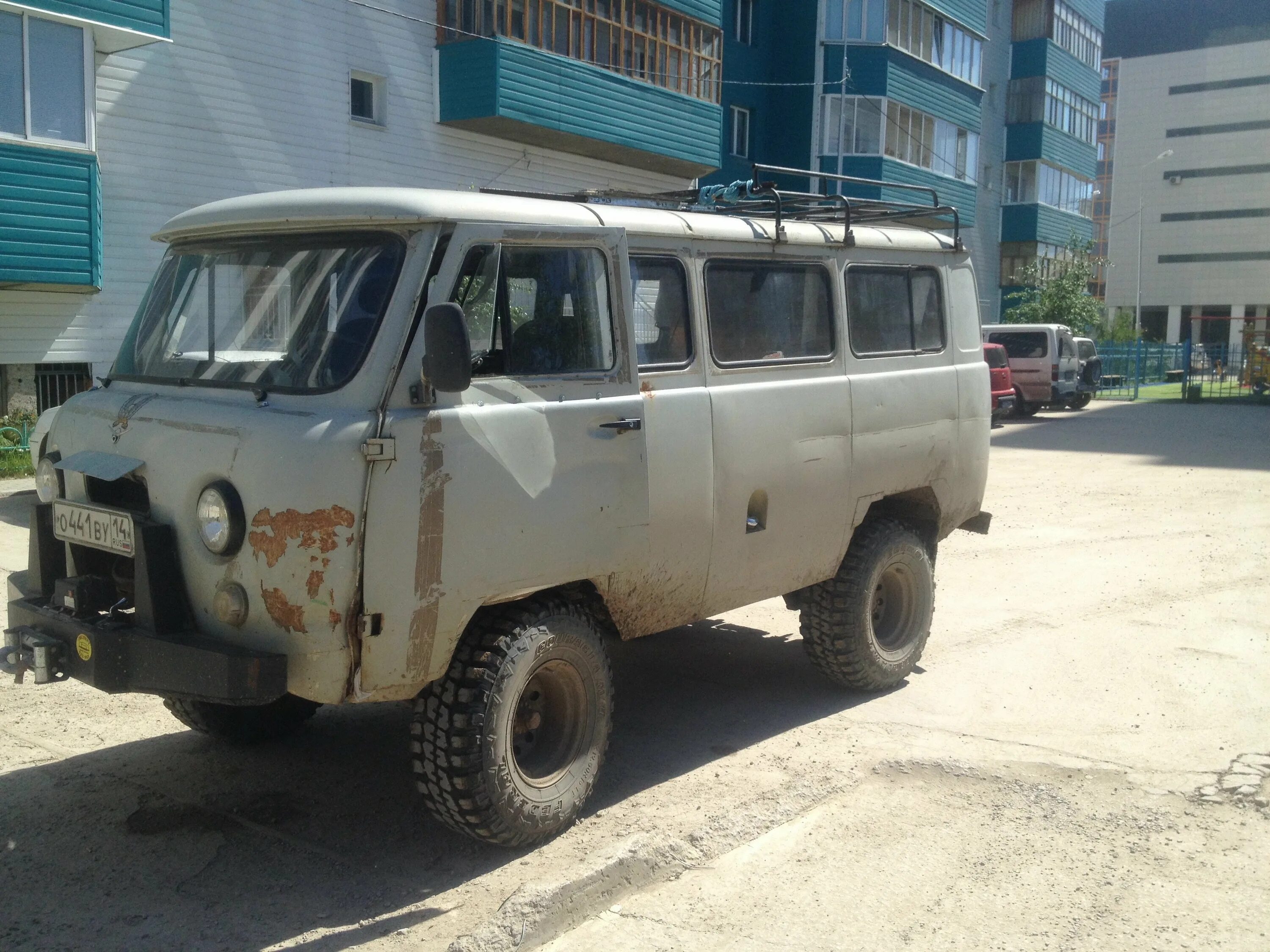 Купить старую буханку. УАЗ Буханка 2206. УАЗ 452 Буханка Старая. Ржавый УАЗ 3909. УАЗ 2206 Ржавый.