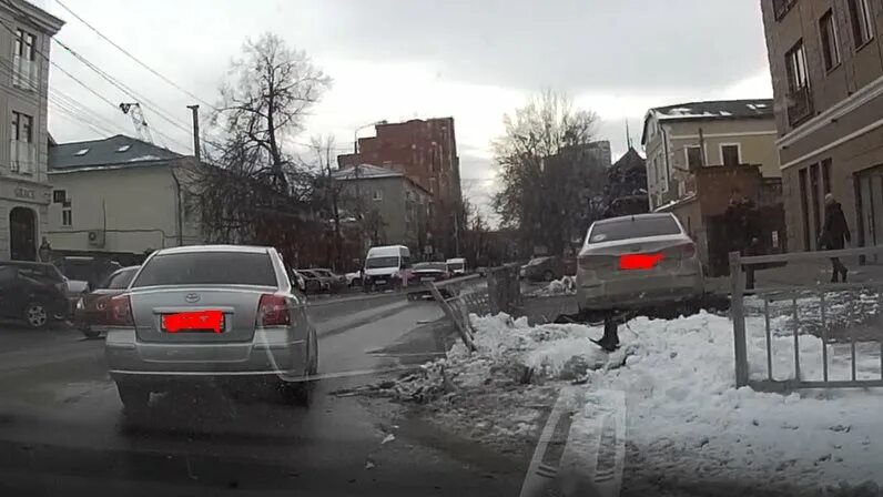 Ульяновск чп в контакте. Ульяновск ДТП Красноармейская. Авария на Красноармейской Ульяновск вчера. Авария на ул Красноармейской , сегодня.