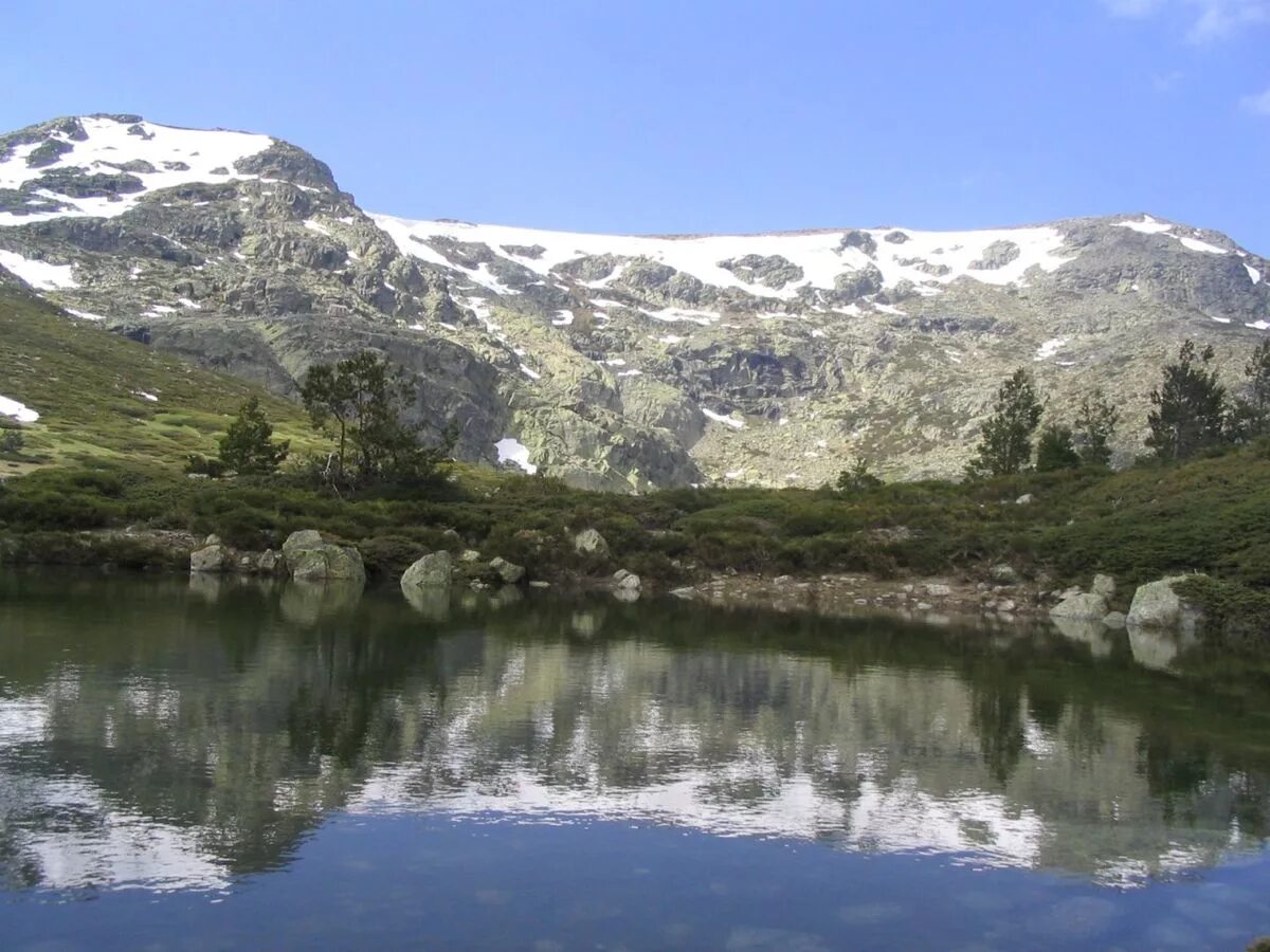 Сьерра-леоне на карте африки. Национальный парк nacional de la sierra de guadarrama. Горный хребет сьерра невада. Горы сьерра невада. Перу сьерра анды.