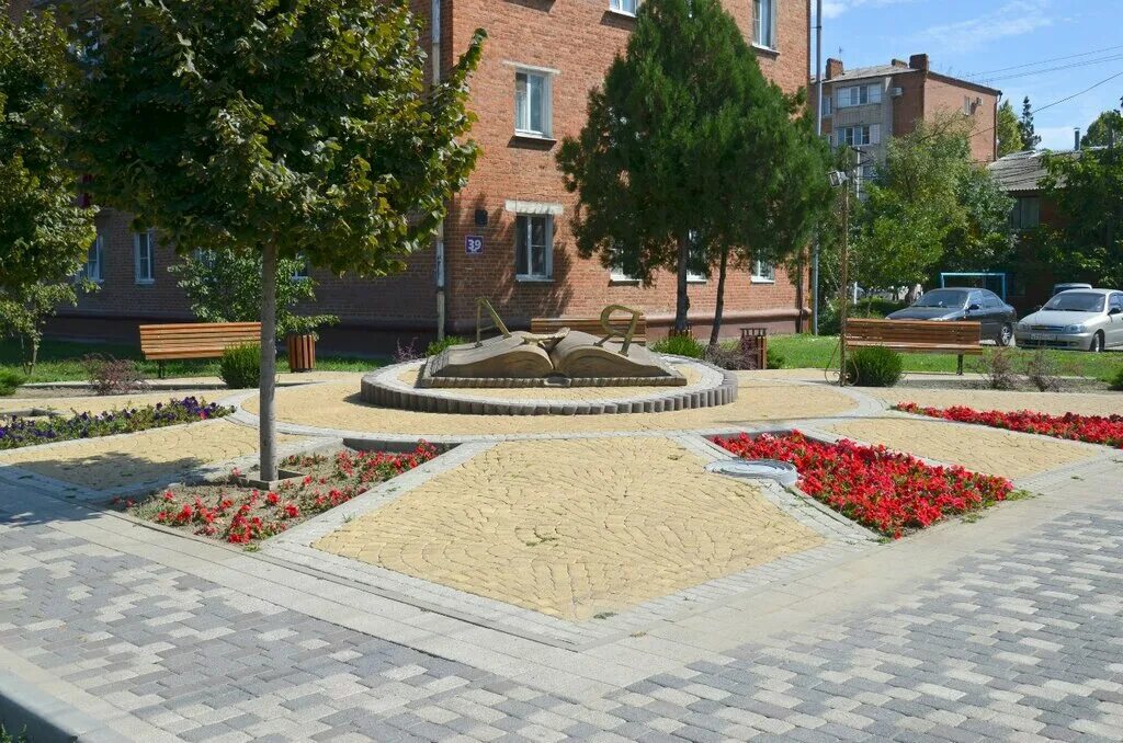 славянск на кубани дворец. город славянск на кубани краснодарский край. центральная площадь славянск на кубани. белый славянск на кубани. достопримечательности города славянск на кубани.