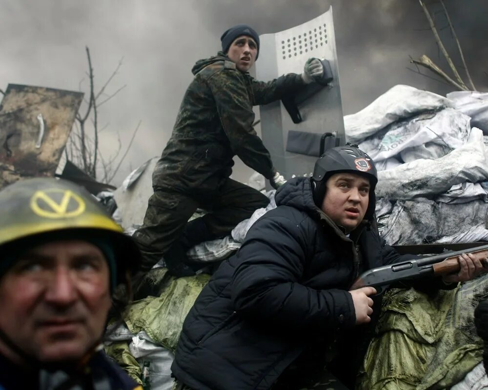 Майдан генерала. Вооруженные боевики Майдан 2014. Украинские боевики на Майдане. Парубий на Майдане.