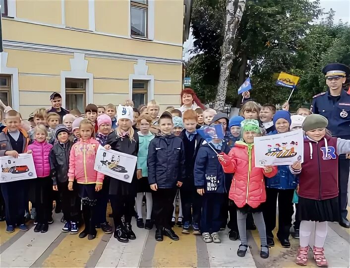 Сайты школ новгородской области. Школа номер 1 Сольцы Новгородской. Сольцы школа 2. Медведская средняя школа Новгородская область. Первая школа г Сольцы Новгородская.