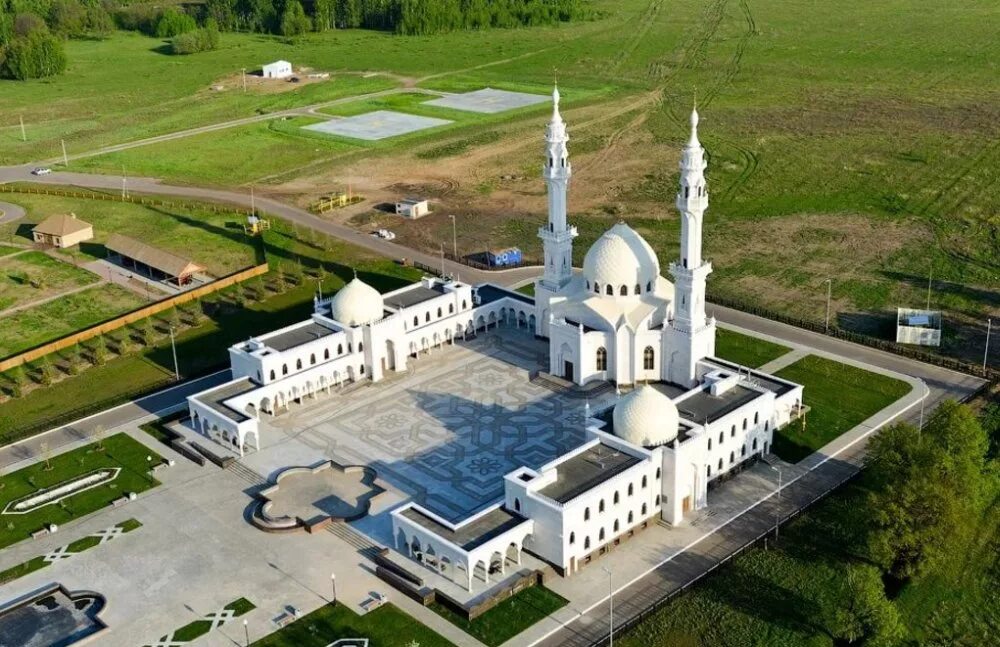 Булгар фото. Музей заповедник Булгар Казань. Соборная мечеть Булгар. Мечеть Болгар Татарстан. Белая мечеть Казань Болгар.