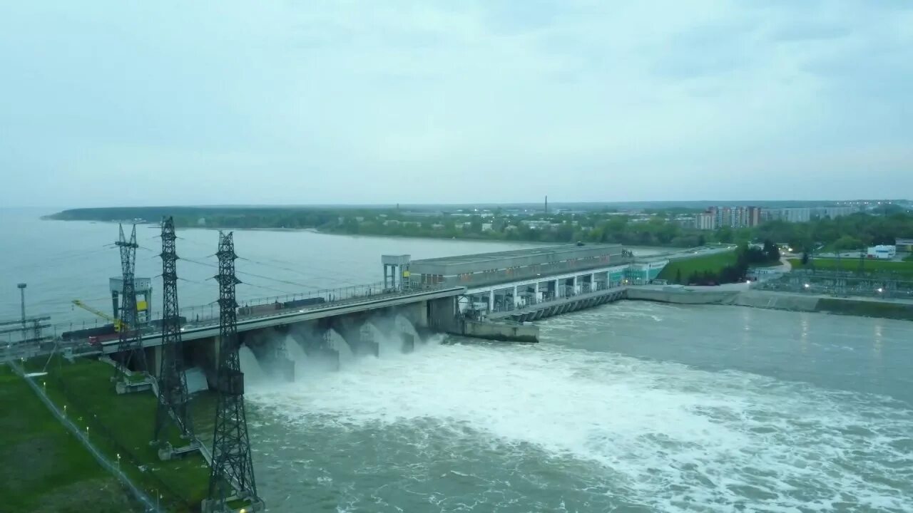 Плотина ГЭС Новосибирск. Дамба ОБЬГЭС Новосибирск. Плотина Новосибирской ГЭС дамба. Новосибирская ГЭС на реке Обь. Обь водохранилище