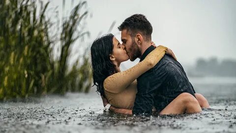 Девушка целует парня картинки