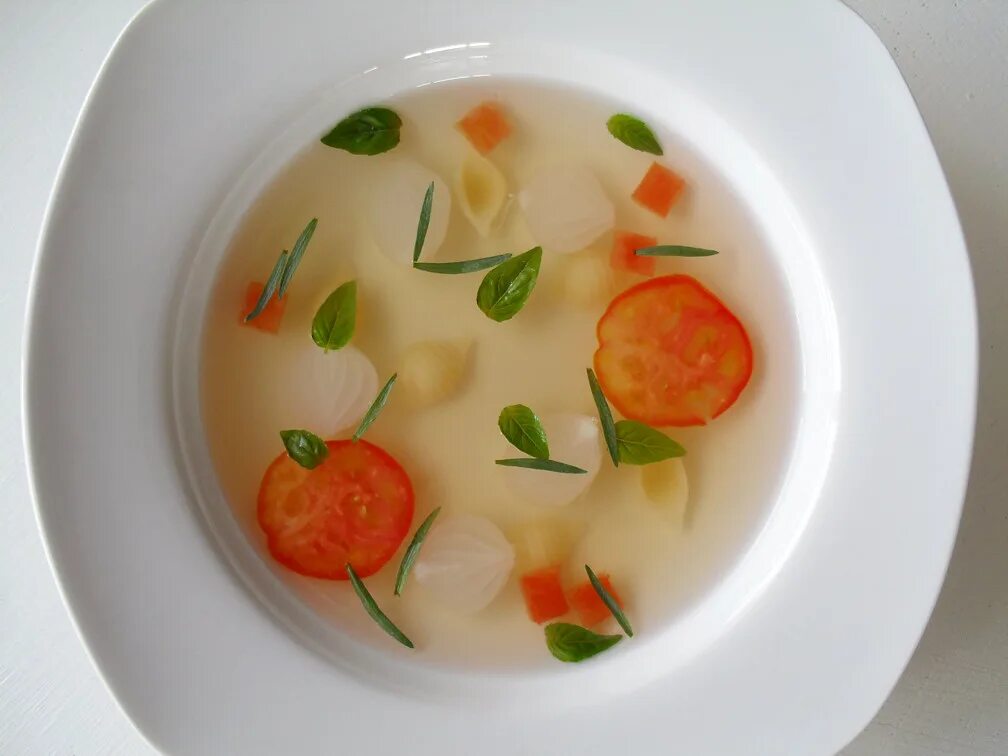 Для супа. Бульон с морковкой. Бульон консоме куриный. Бульон с морковкой. Бульон с морковкой.