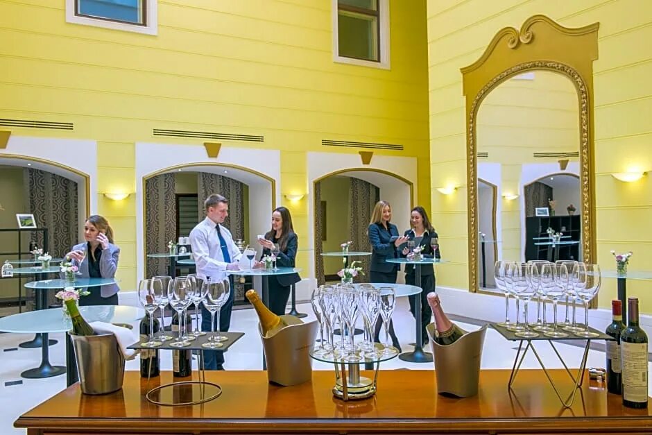 Рэдиссон представление. Рэдиссон ройал санкт-петербург. radisson royal hotel, st. petersburg невский просп 49/2 санкт-петербург. гостиница рэдиссон роял санкт-петербург. отель рэдиссон на невском.