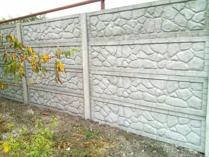 Еврозабор бут. Еврозабор мелитополь. Декоративный бетонный забор. Забор мелитополь. Наборный бетонный забор.