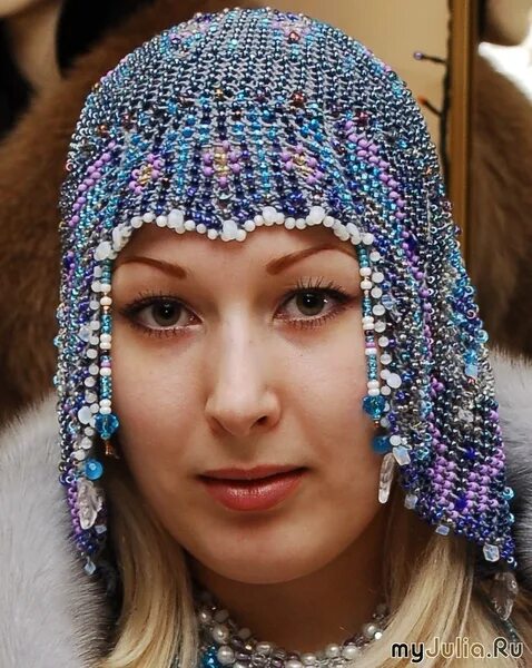 Плетение шапочек из бисера. Шапочка из бисера мастер класс. Бисерные шляпки. Шапочка из бусин схема. Шапка кирпичное плетение.
