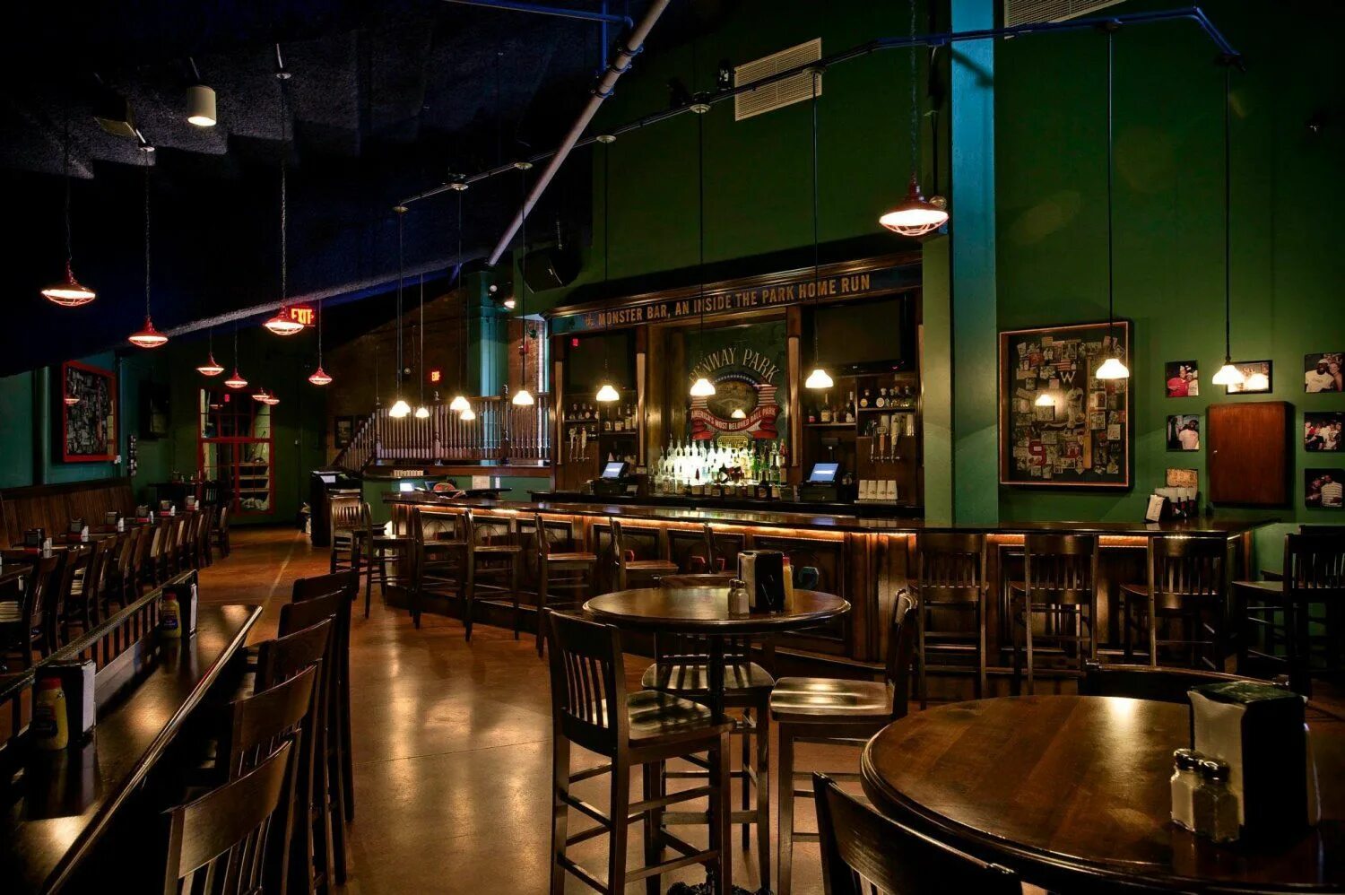 Read bar. Ресторан в виде библиотеки. Шоколадница тверская 19 а фото. Read bar. Библиотека лаунж бар.