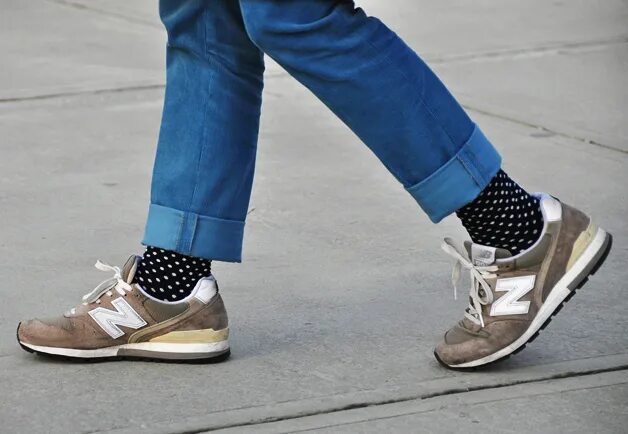 Кеды с длинными носками. Adidas socks кроссовки. Носки под кроссовки мужские. Адидас баленсиага штаны. Кроссовки с длинными носками.