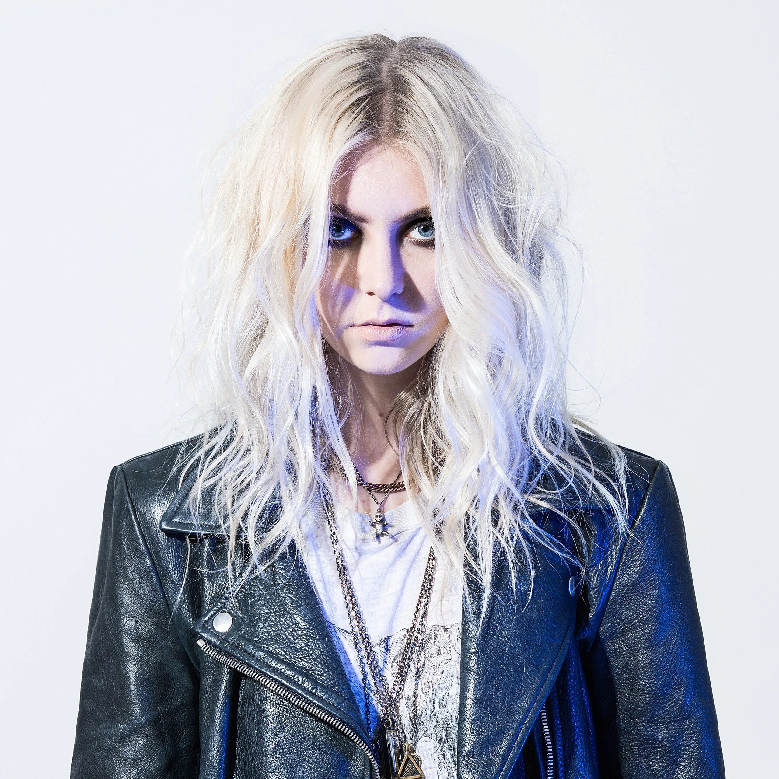 Тейлор м. Тейлор момсен. певица претти реклесс. the pretty reckless вокалистка. тейлор момсен the pretty reckless.