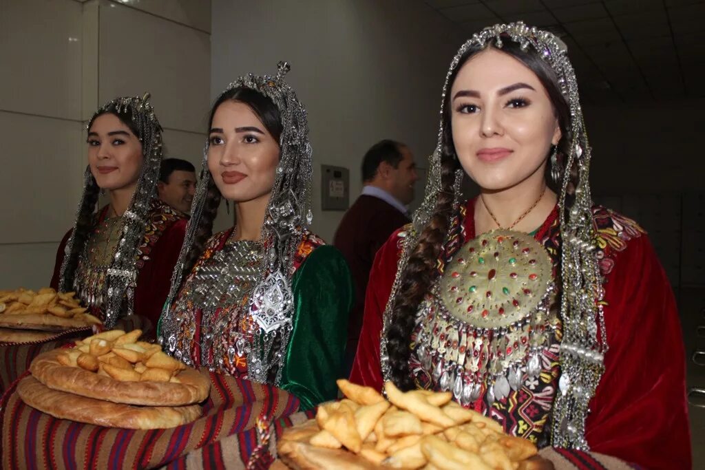 Как сейчас относятся к таджикам. Туркменистан Национальность туркмены. Культура Таджикистана. Национальная культура Таджикистана. Культура таджиков.