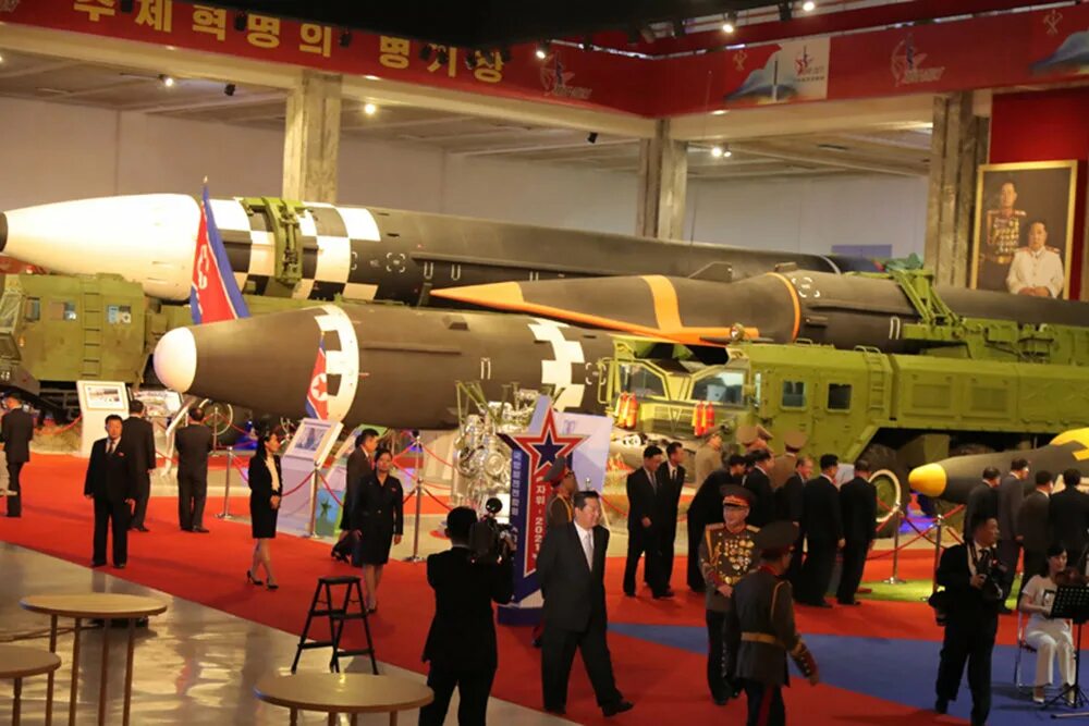 Корея оружие россии. Ракета Хвасон 8. Ракеты КНДР Хвасон. Северокорейская ракета Hwasong-14. Северокорейская ракета Hwasong-15.