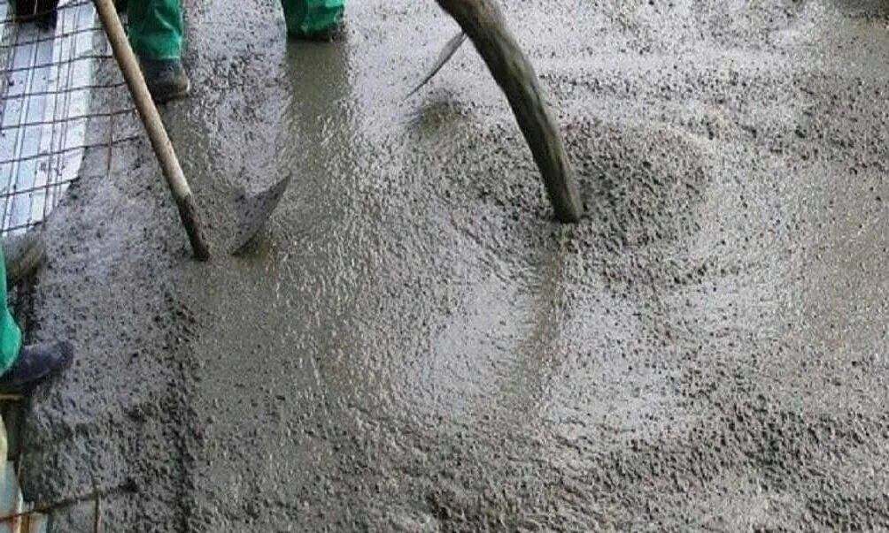 Поливать цемент водой. Поливать цемент водой. Увлажнение бетона. Поливать цемент водой. Поливать цемент водой.