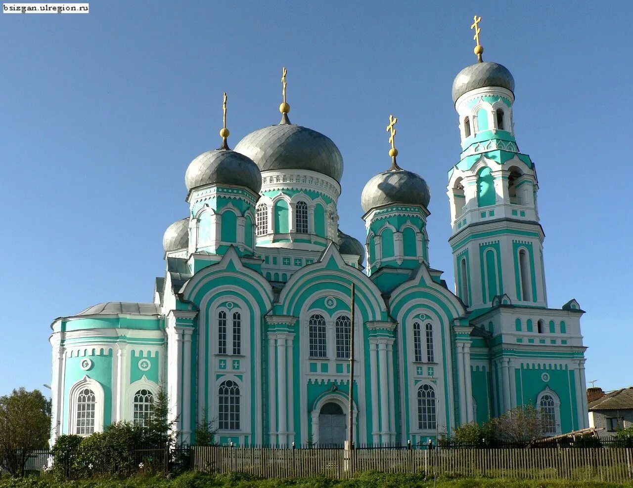 Базарный сызган ульяновск. Базарно Сызганская Церковь. Церкви Ульяновской области. Церковь Дмитрия Солунского Камышин. Храм Дмитрия Солунского Воронеже.