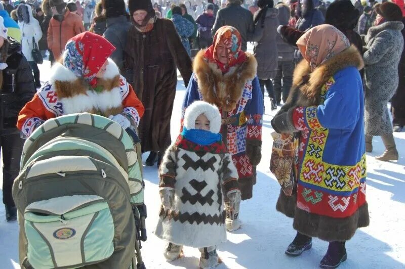 Продать в хмао. Хантейский праздник в феврале. Фото хантейские. Хантейский праздник в феврале детские рисунки. Стерх в хантейских праздниках.