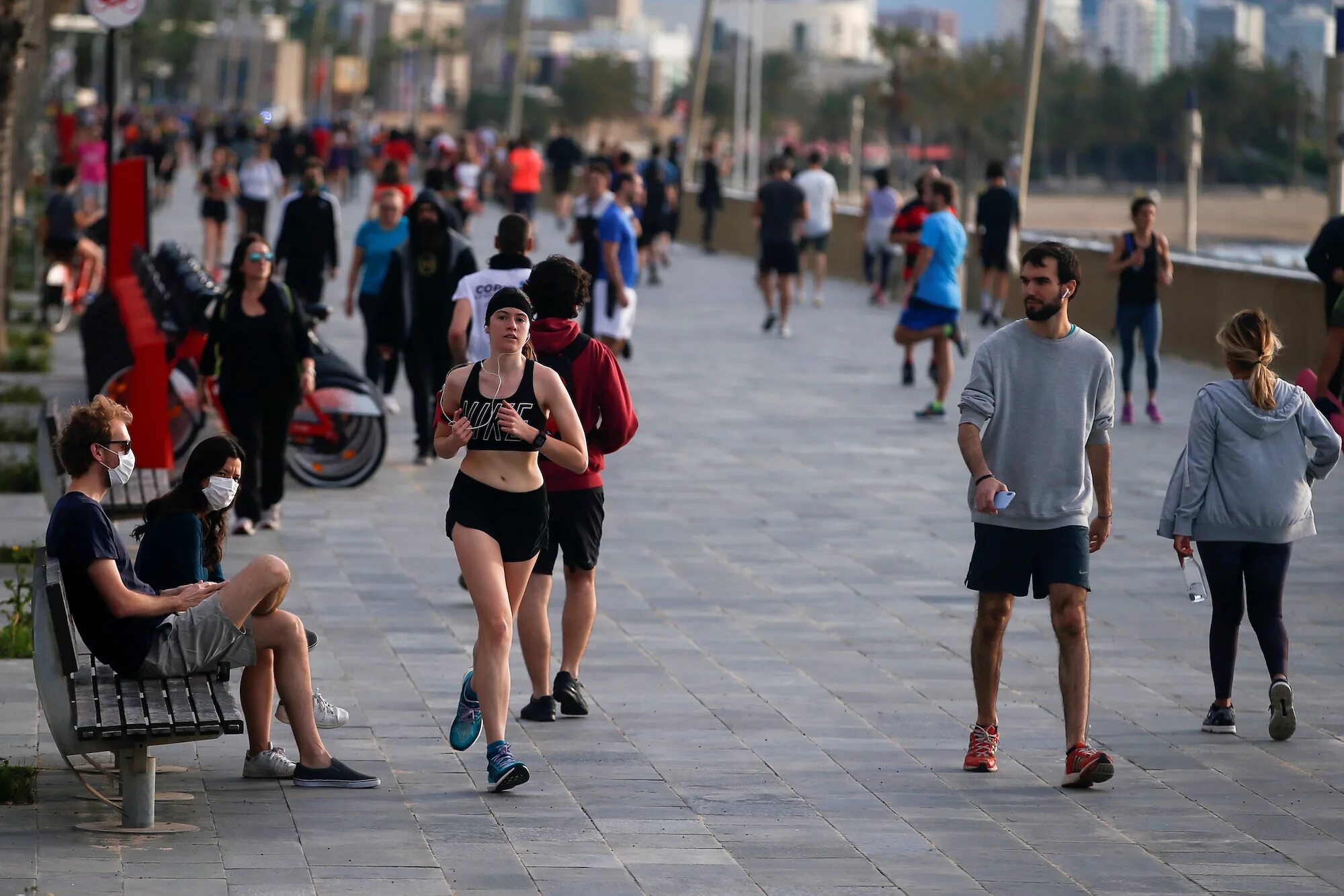 Люди на улице Israel Covid 19. Люди на улице. Европа люди. Люди на улице летом. Людьми 24 ч в