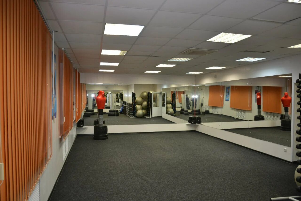 Элефант воронеж фитнес. Атмосферный спортзал. Фитнес клуб атмосфера воронеж артамонова 32. Спортзал атмосфера владимир. Клуб атмосфера воронеж.