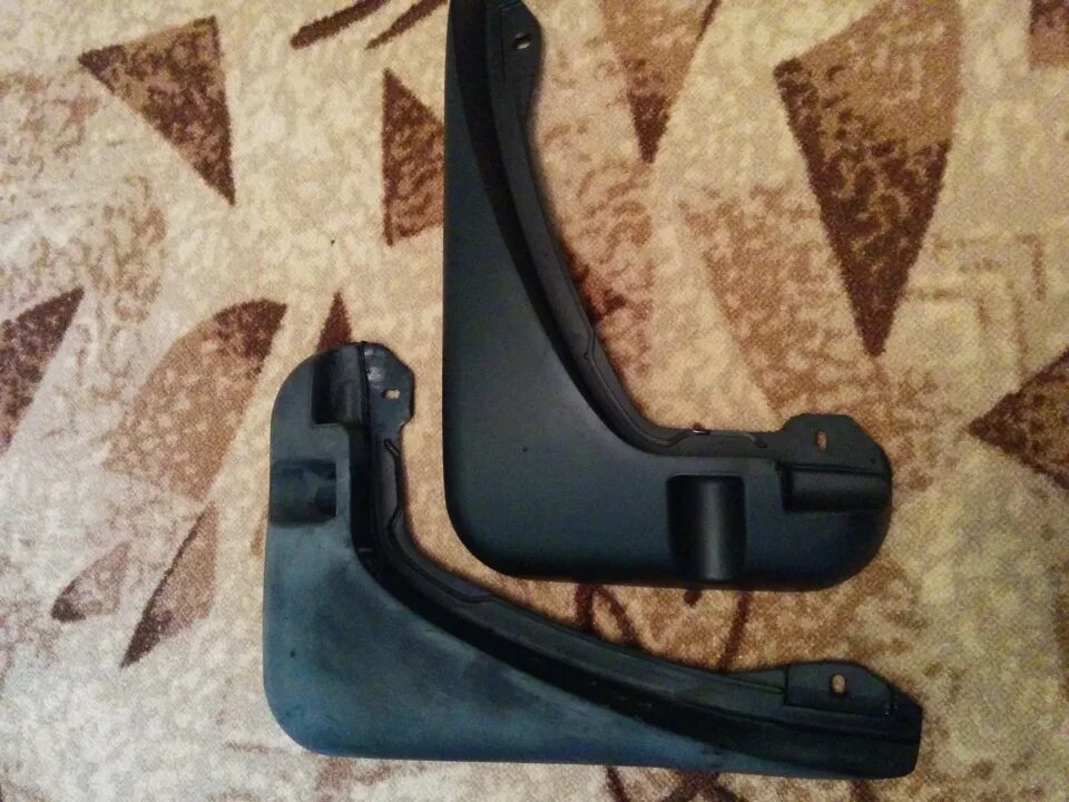 Брызговики форд краун виктория. Ford 1718465. Ford mondeo mk2 брызговики. 1786680 брызговики ford mondeo. Брызговики передние форд фокус 2 артикул.