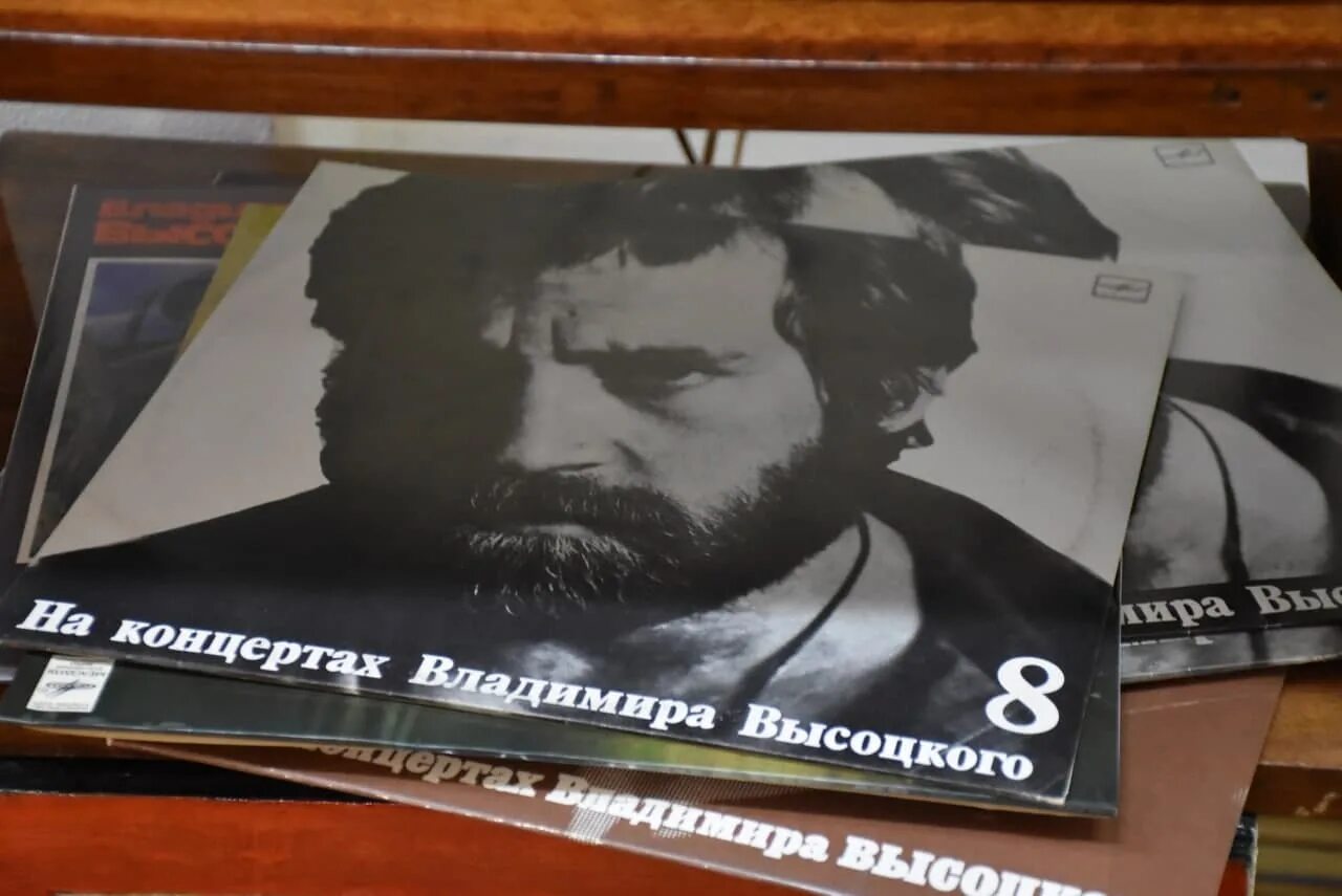 25 января день рождения высоцкого. День памяти высоцкого 25 января. День памяти высоцкого 2023 года. День памяти высоцкого 25 января. День памяти высоцкого 25 января.