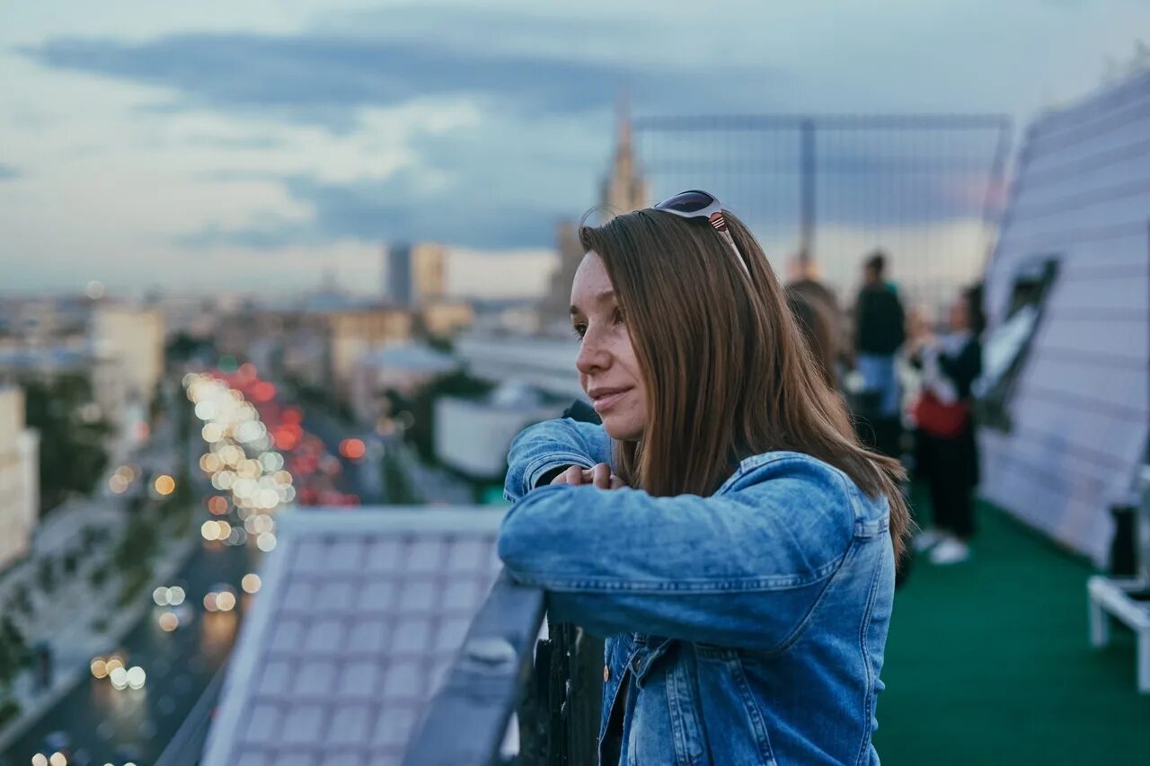 Выдалась прогулка. Культ крыш. фотосессия на крыше москва сити. экскурсия прогулка в наушниках. вид с крыши москва ночь.