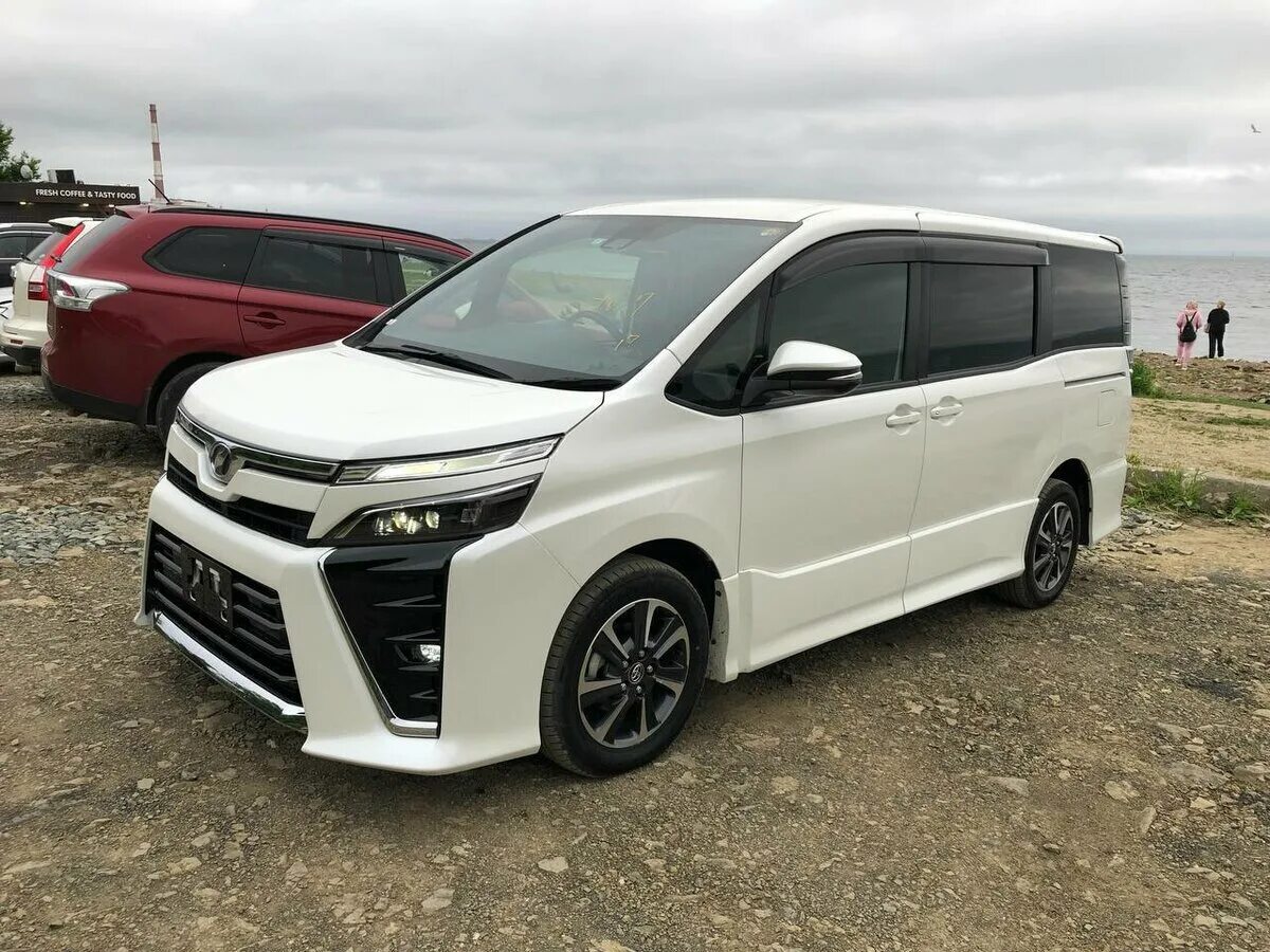 Продажа тойота вокси. Toyota Voxy комплектация: ZS Kirameki 2 полный привод?. Тойота Вокси гибрид вылет колес.