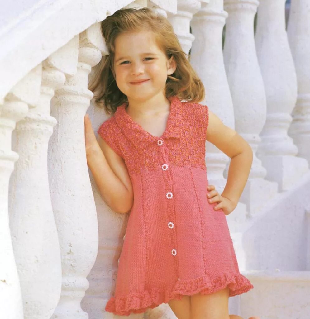 Платье little helen joyce спицами. Сарафан для девочки спицами. Вязаный сарафан для девочки. Вязаное платье для девочки. Вязаное платье для девочки 5-6 лет.