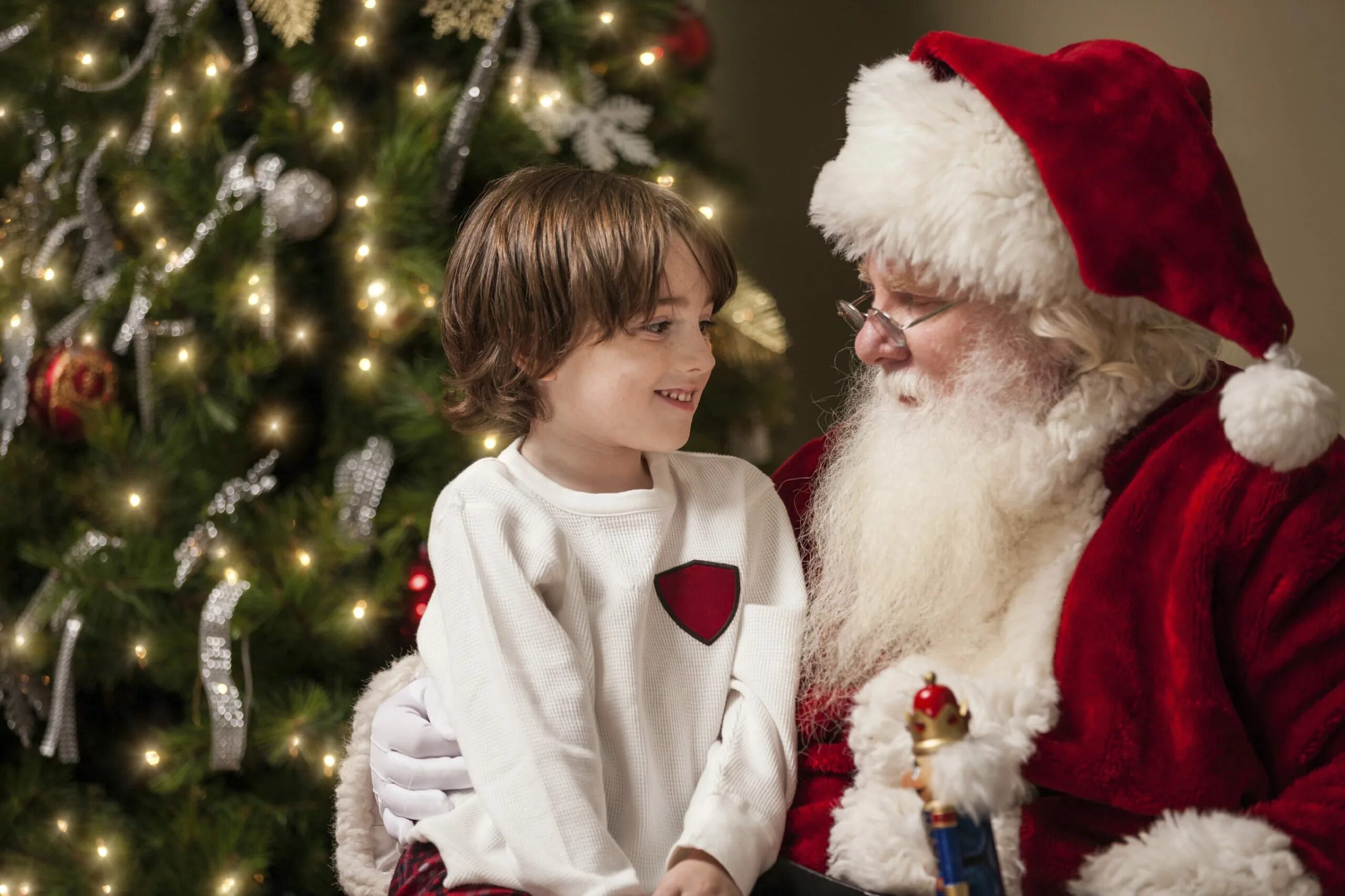 Санта нужная. Mall santa. Santa visits. Santa visits. Bass xmas.